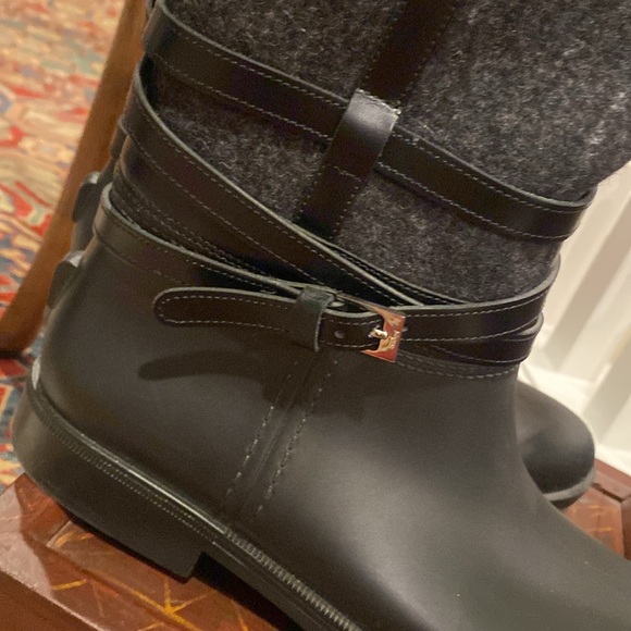 Great used condition felt/rubberr boots from Salvatore Ferragamo, Size 10 - Picture 4 of 8